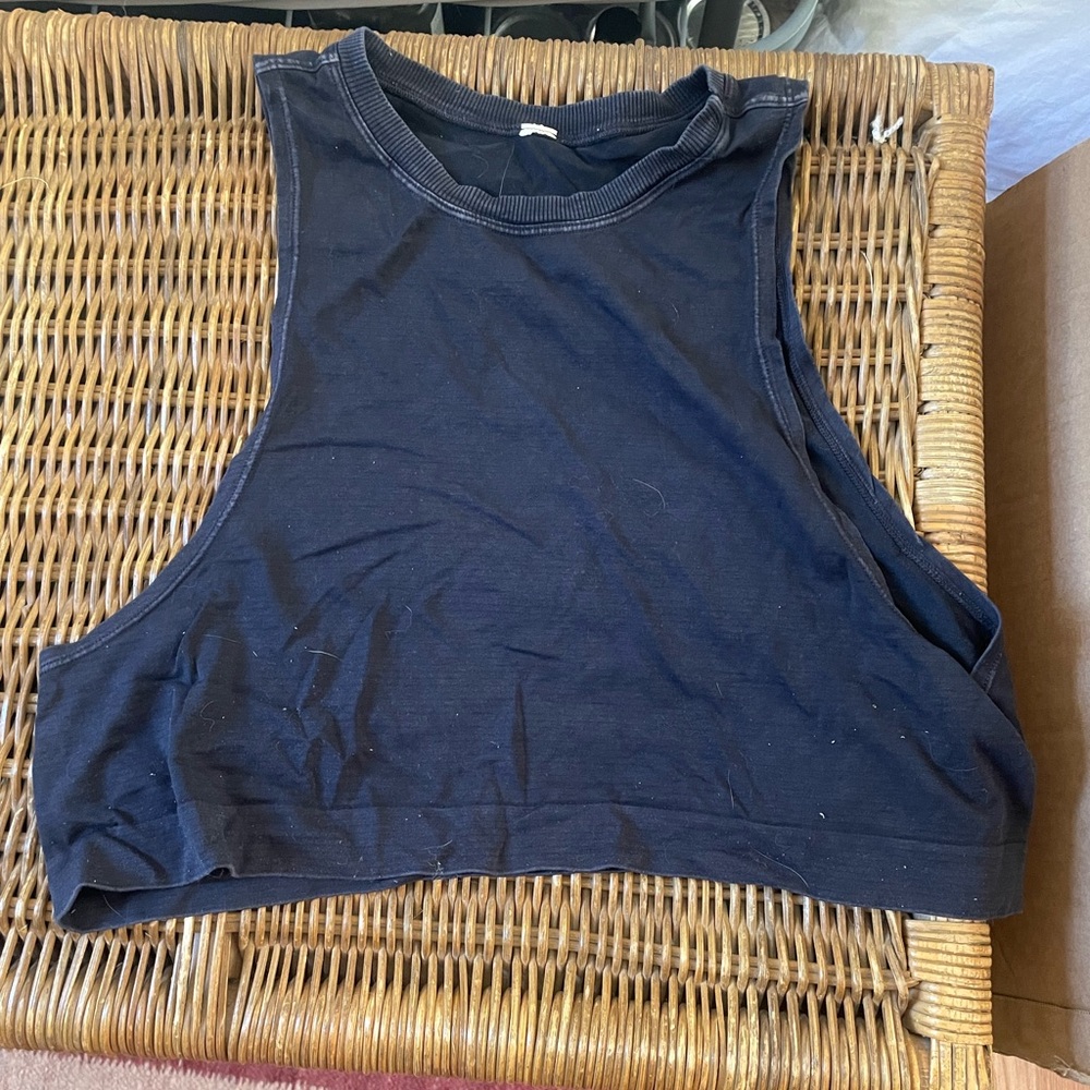 Black workout crop top
